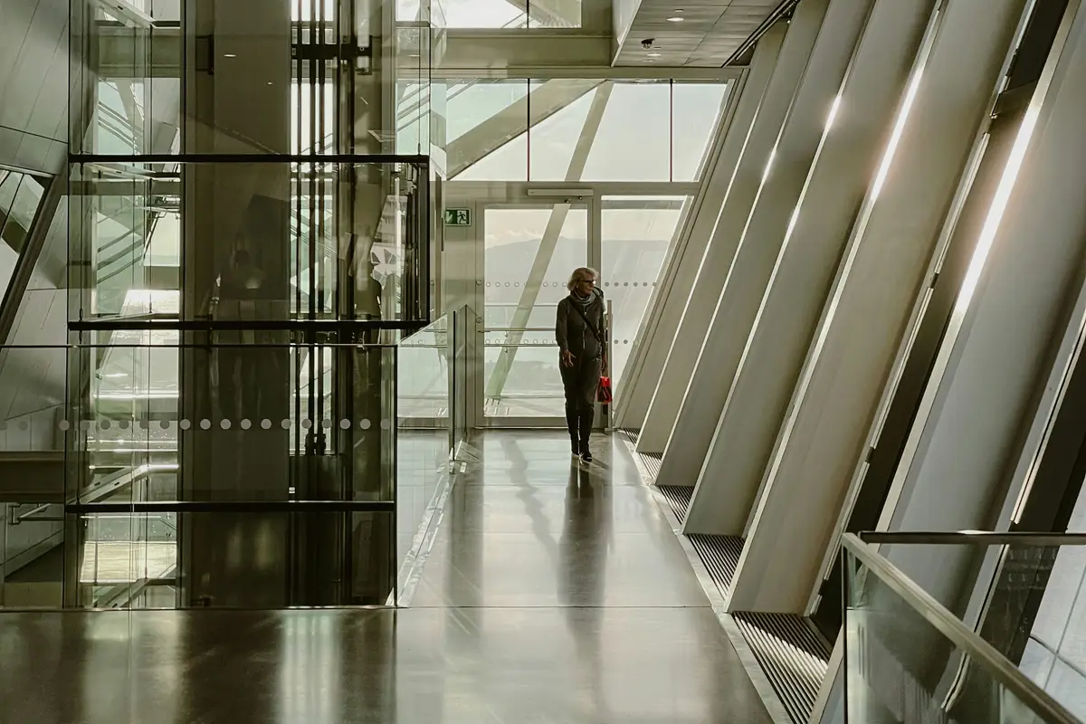 Koniec ery plakatów w pustych biurach